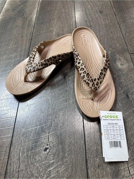 CROCS Shoes - Crocs Kadee Leopard Thong Sandals